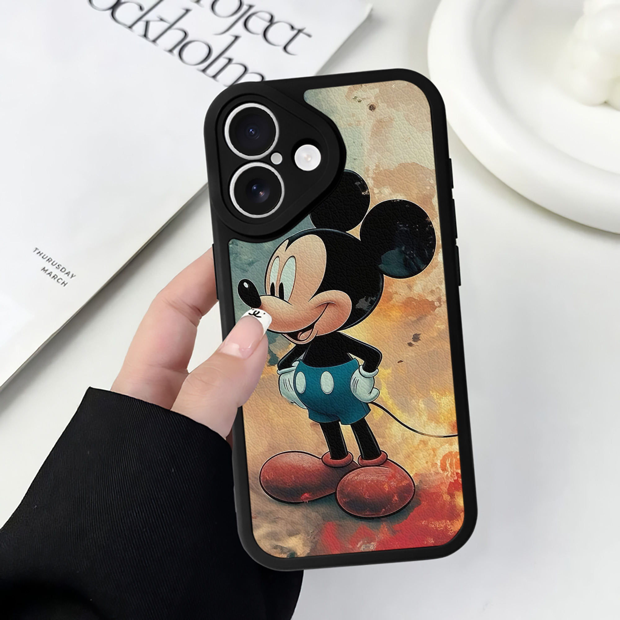 （画像用） ミッキーマウス Mickey Mouse 【iPhone 16シリーズ対応】シリコンスマホケース（レザー調） 材質：シリコン